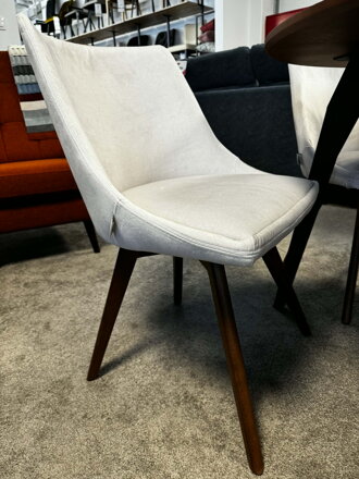 ALBERTA stoličky s drevenými nohami X - výpredaj výstavného kusu 