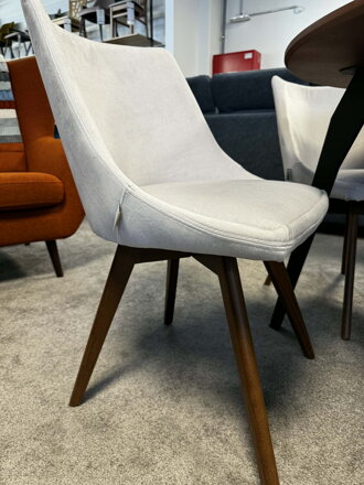 ALBERTA stoličky s drevenými nohami X - výpredaj výstavného kusu 