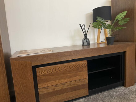 TV skrinka SEMPRE - výpredaj výstavného kusu